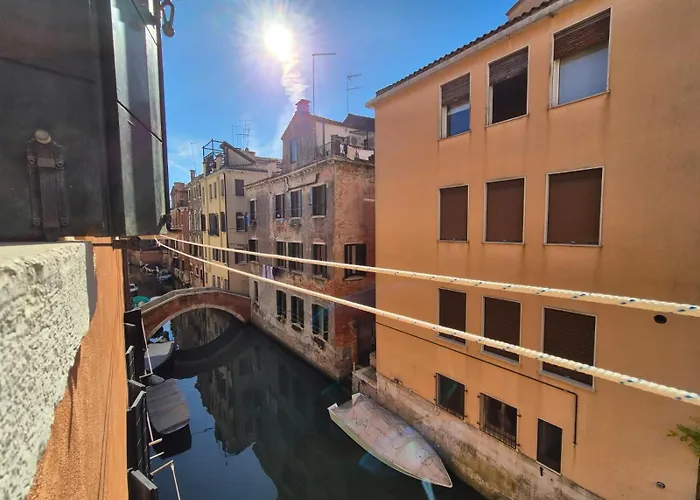 Ca' D'Oro Canal View Apartment - 2 Bedrooms