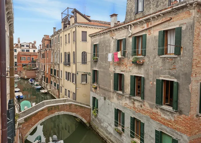 Ca' D'Oro Canal View Apartment - 2 Bedrooms