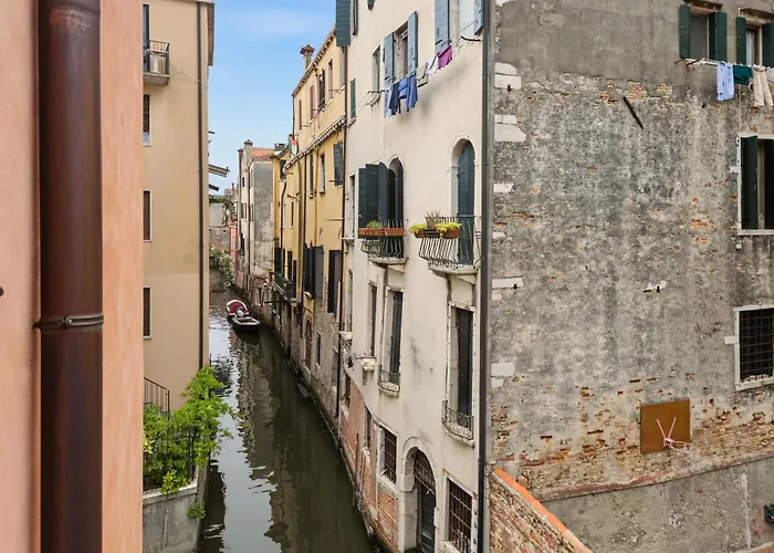 Ca' D'Oro Canal View Apartment - 2 Bedrooms